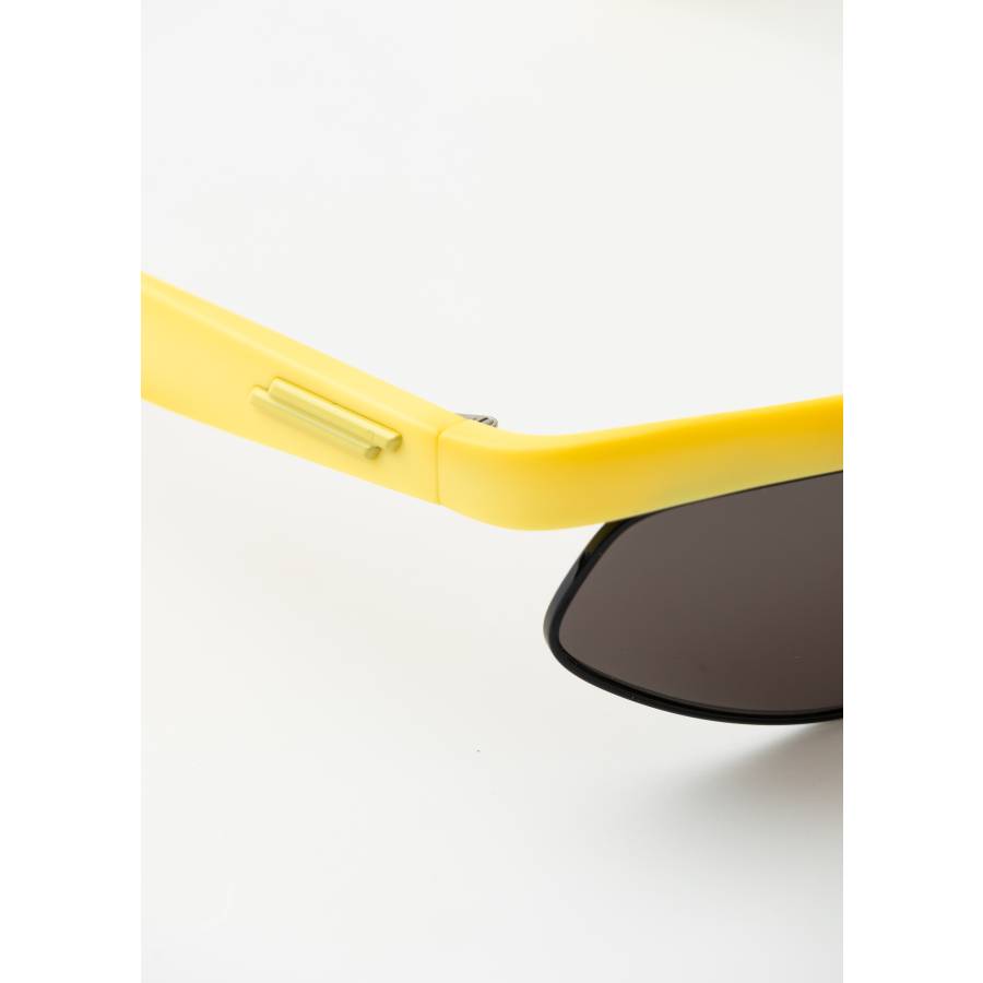 Gelbe Sonnenbrille