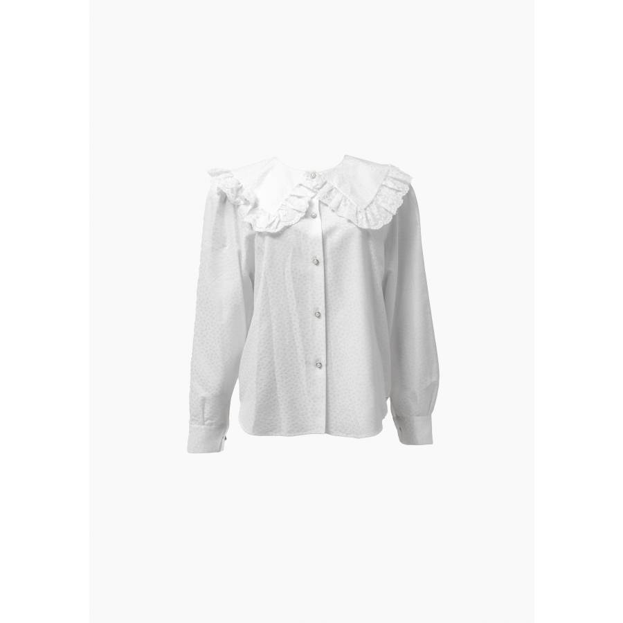 Chemise blanche avec col en dentelle