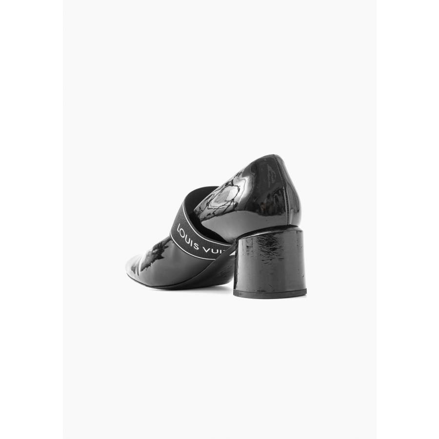 Mary Jane Pumps aus schwarzem Lackleder