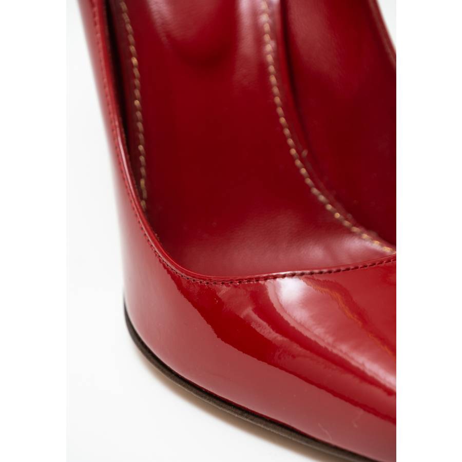 Red patent leather pumps