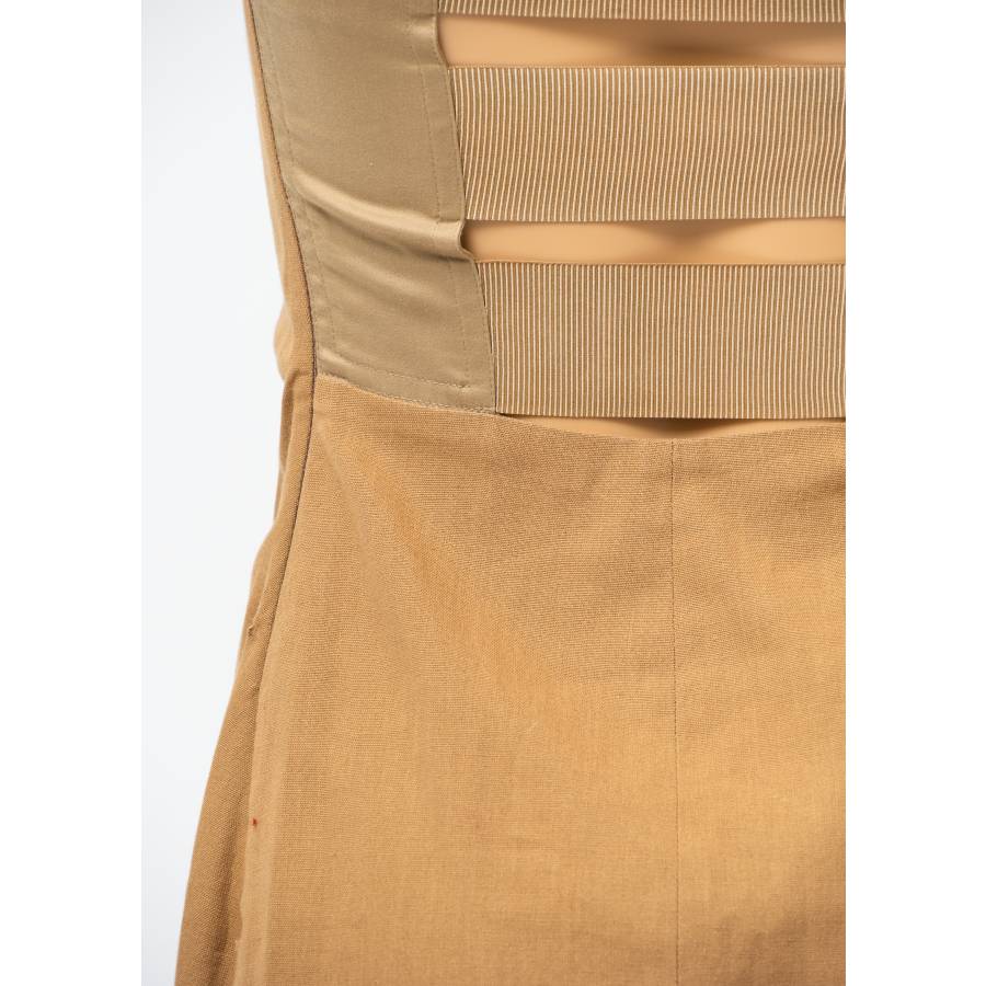 Mini-robe bustier camel dos nu