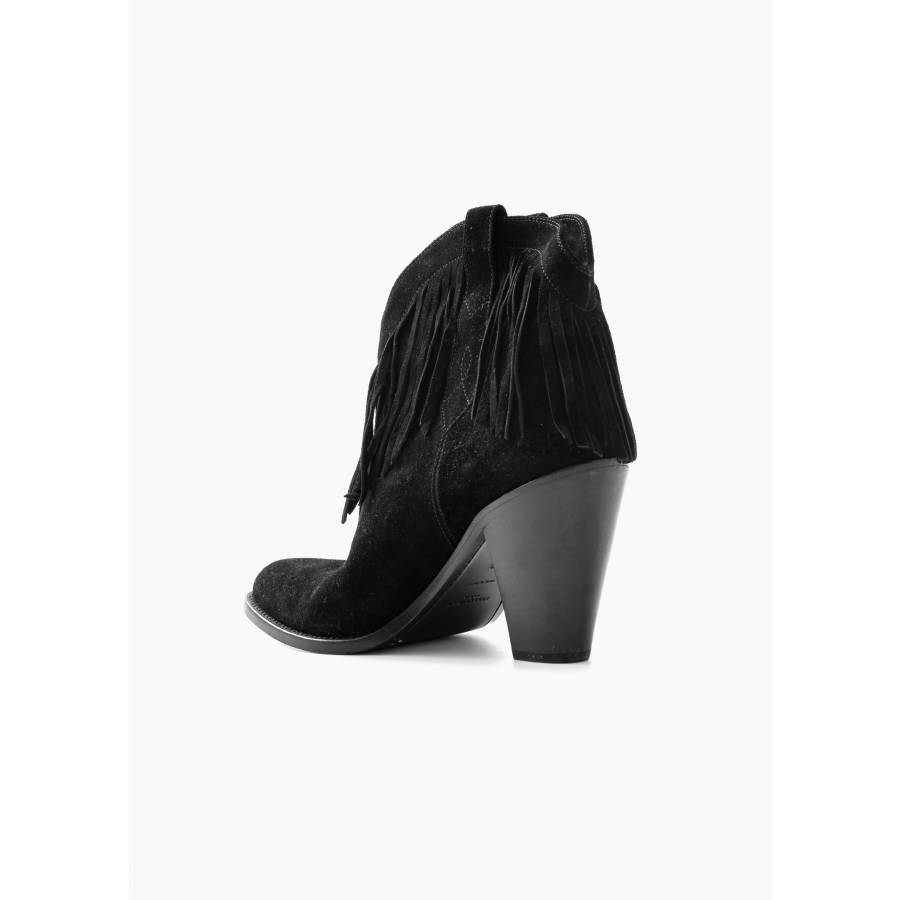 Stylish ankle boots in black suede with bangs