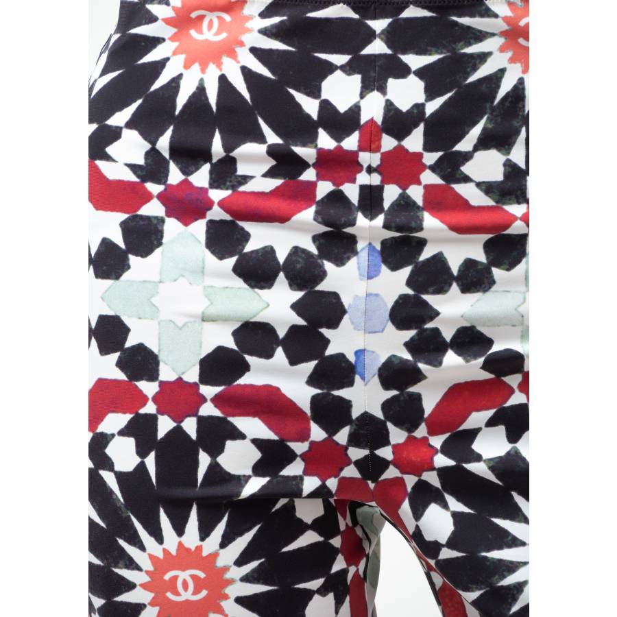 Short cycliste motif mosaïque multicolore