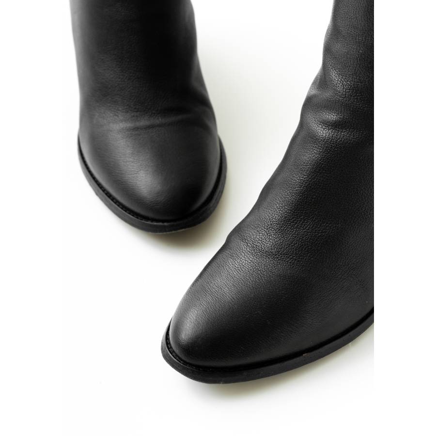 Method 65 boots in black grained leather