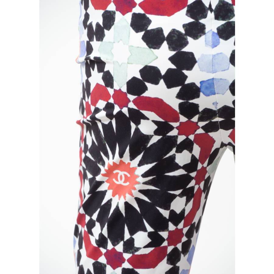 Short cycliste motif mosaïque multicolore