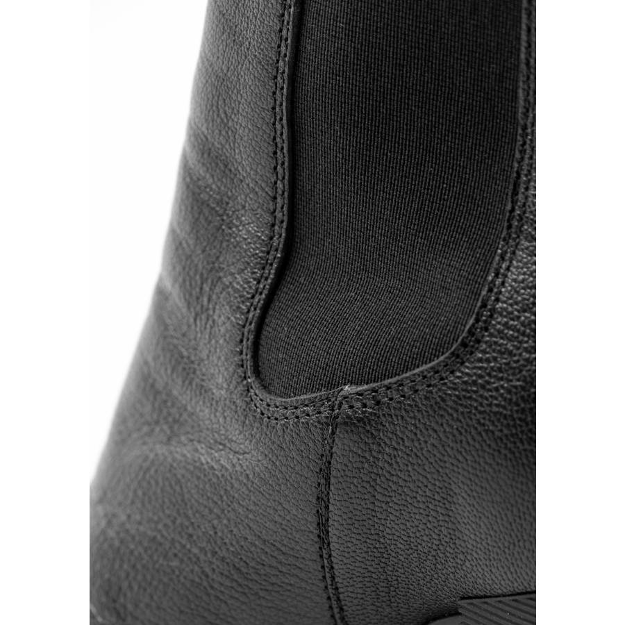 Black Chelsea boots