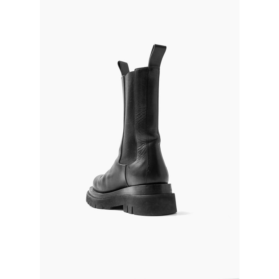 Lug boots in black leather