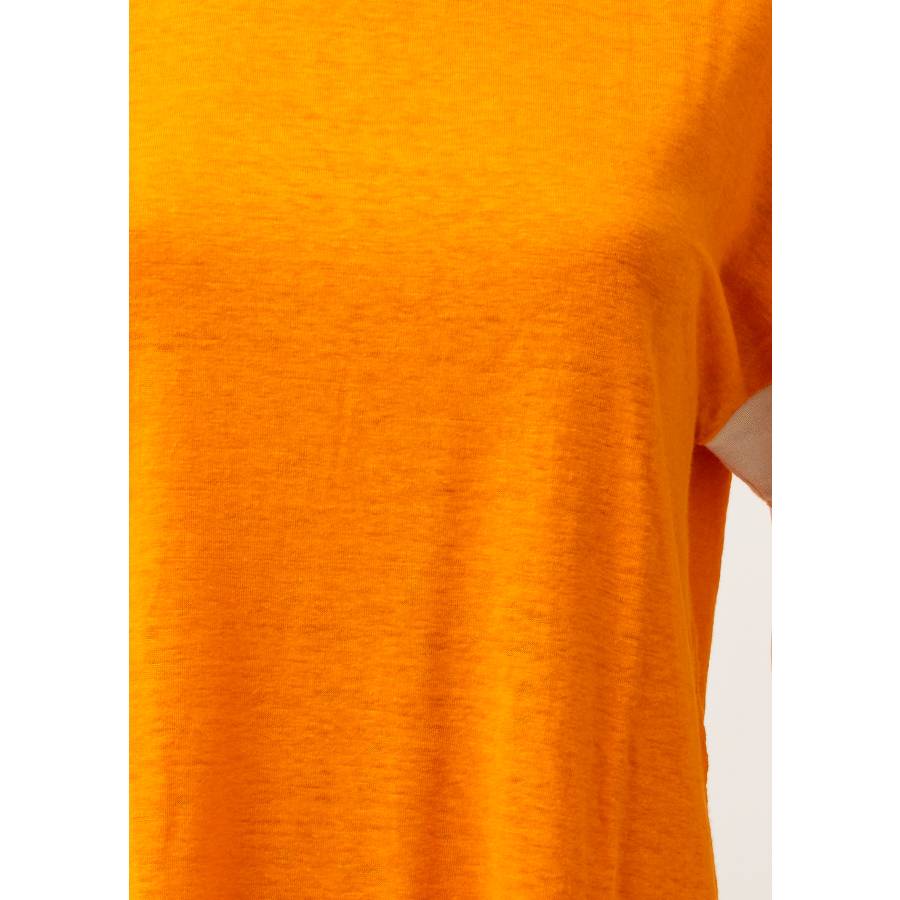 Orangefarbenes Kleid im T-Shirt-Stil