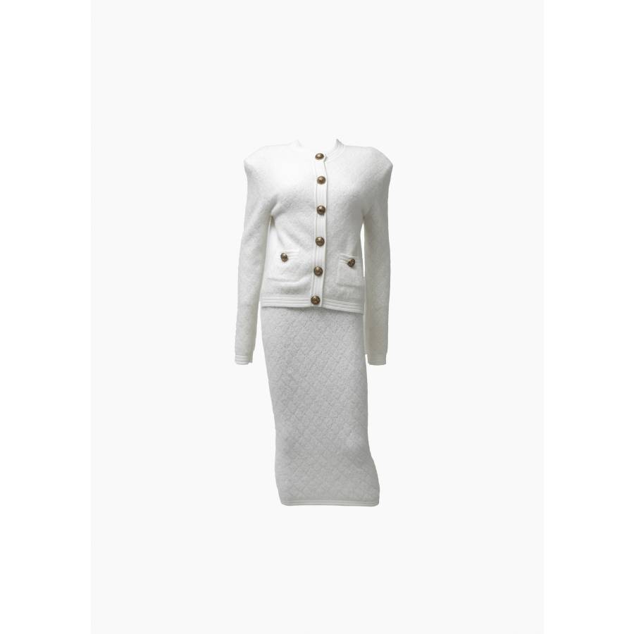 Robe blanche et son cardigan assorti