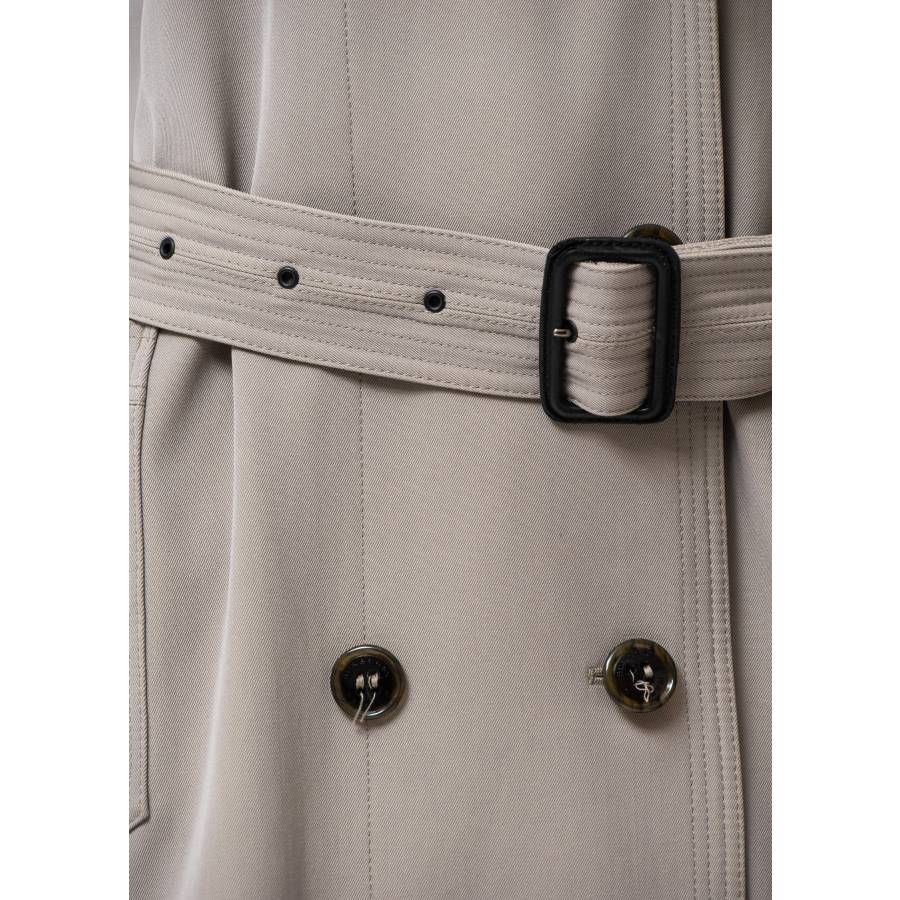 Trench coat with epaulets