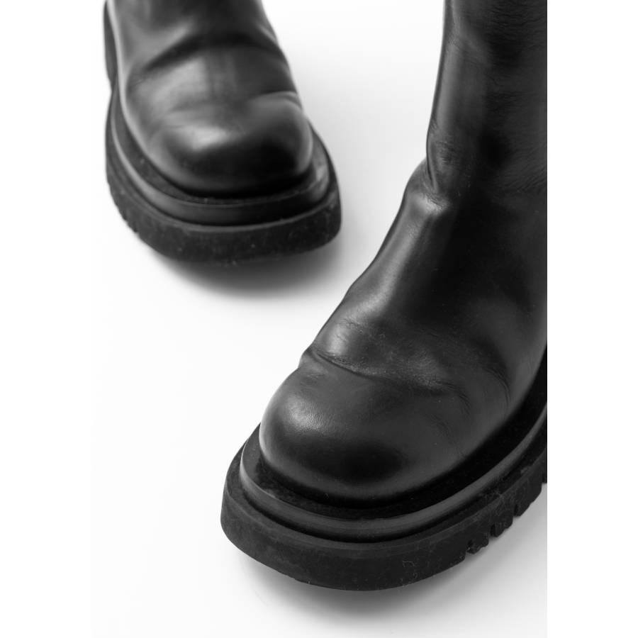 Lug boots in black leather