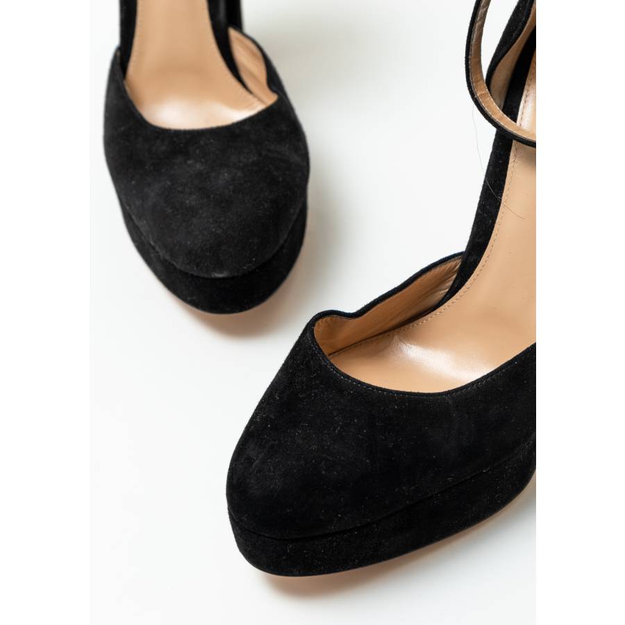 Chaussures à talons noires en daim