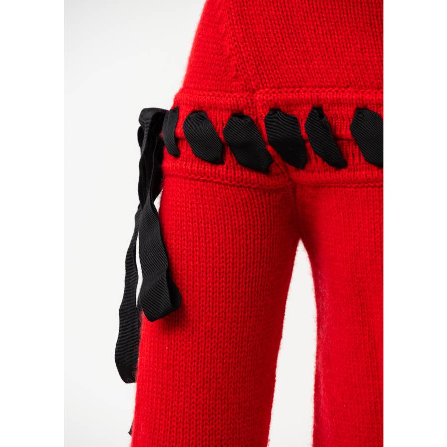 Roter Kaschmirpullover