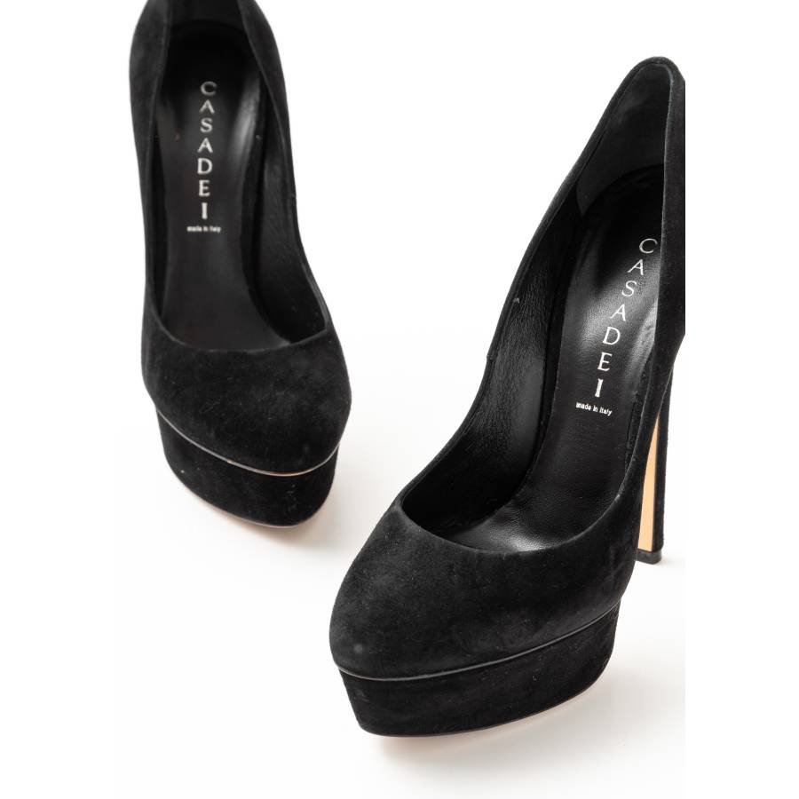 Daisy pumps in black suede