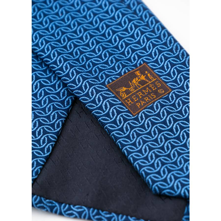 Navy tie with wave