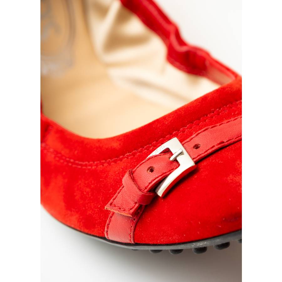 Ballerines rouges en daim