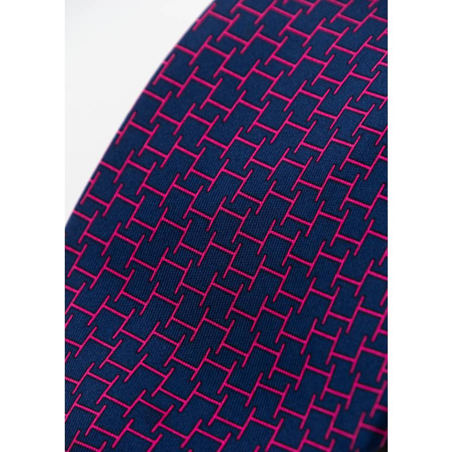 Silk tie in navy blue H pattern