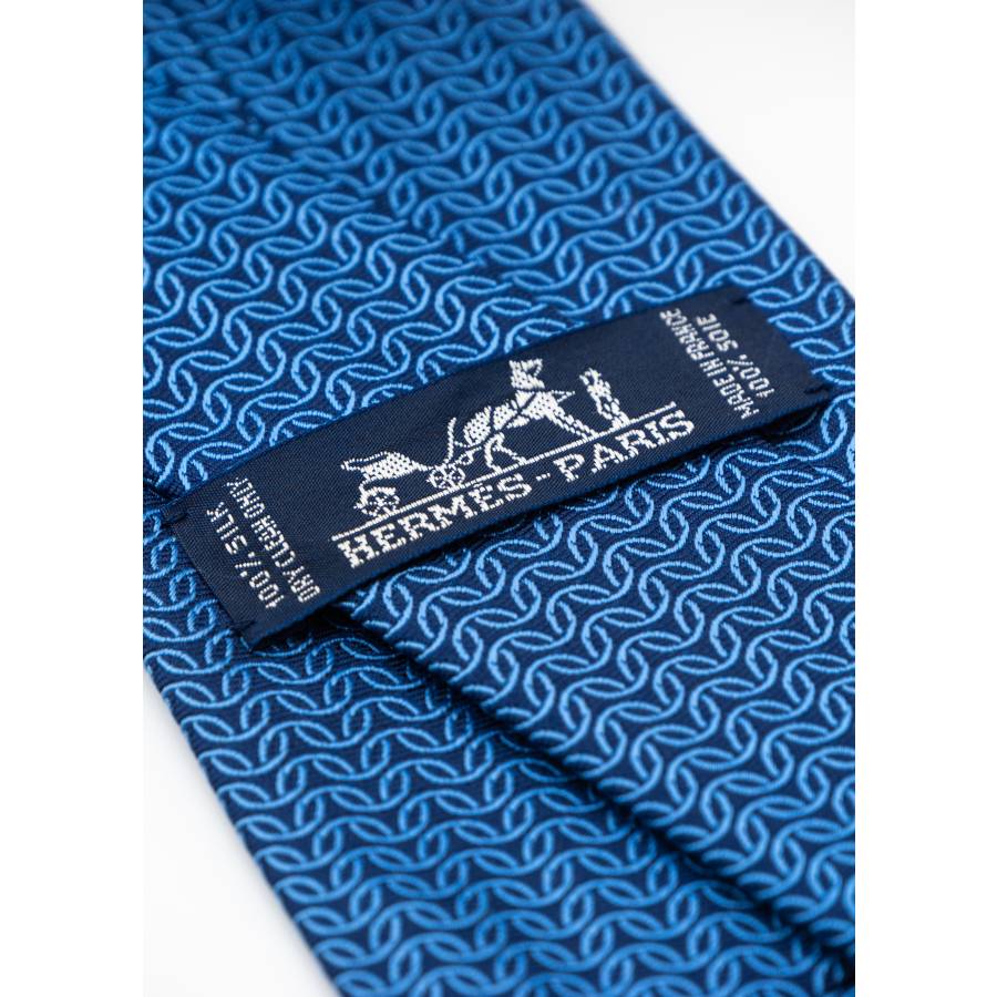 Navy tie with wave