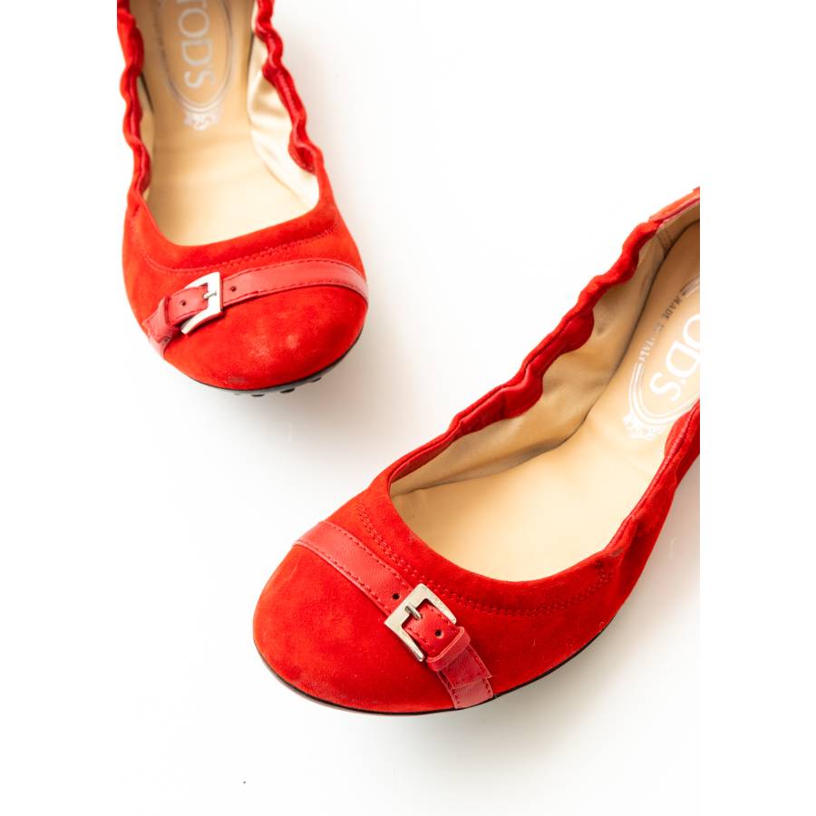 Ballerines rouges en daim