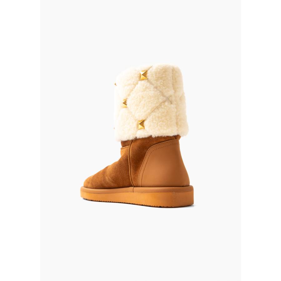 Gefütterte Schneestiefel aus Veloursleder in Camel