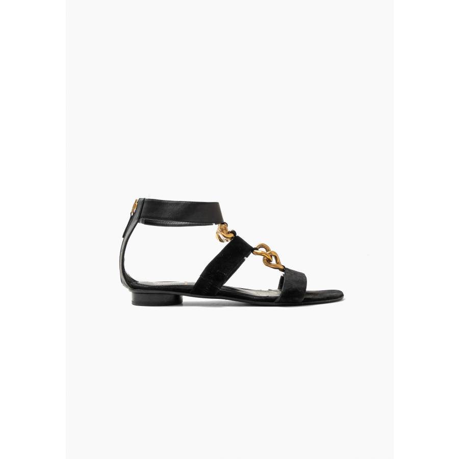 Flat sandals in black leather