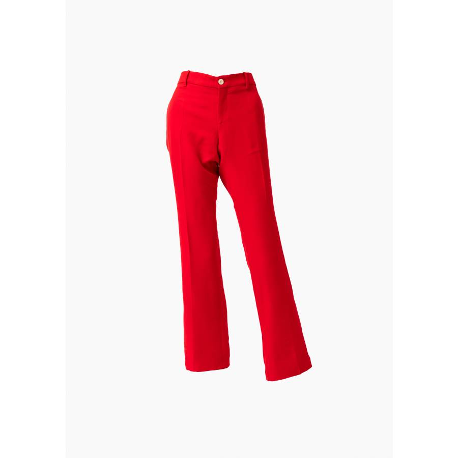 Red pegged pants