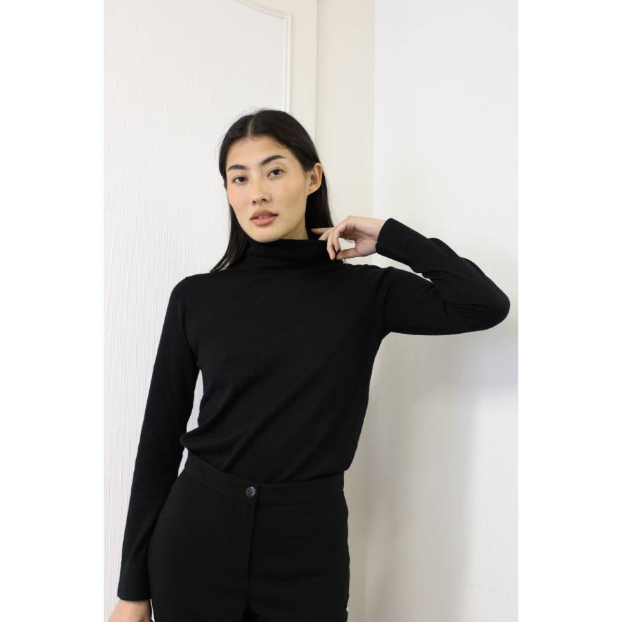 Black turtleneck in cotton and wool