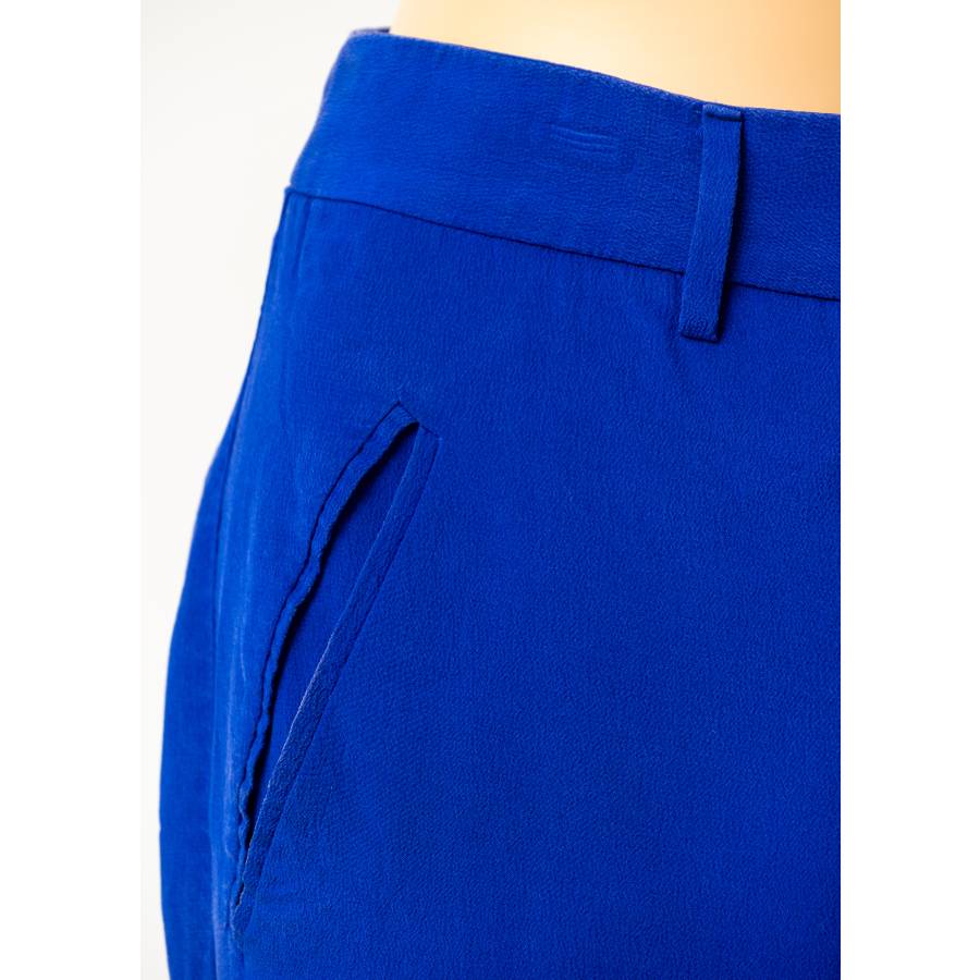 Blaue Seidenhose