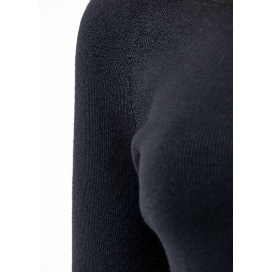 Haut noir à col bateau