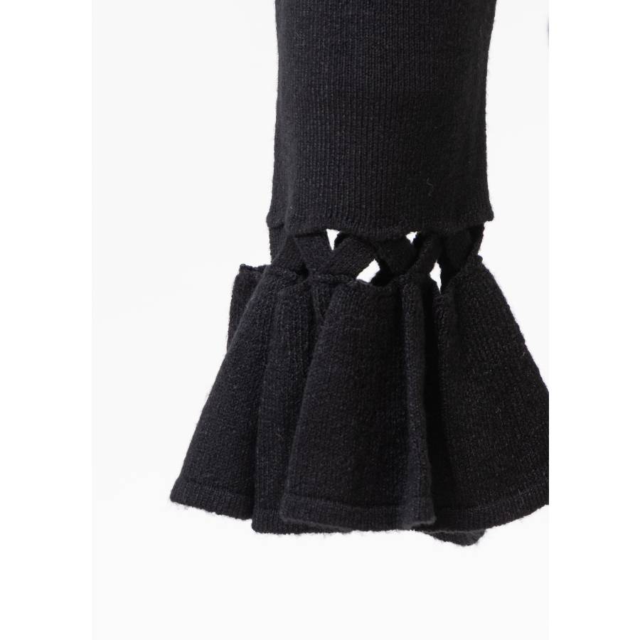 Haut noir à col bateau