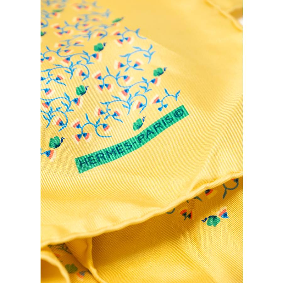 Carré Gavroche 45 jaune