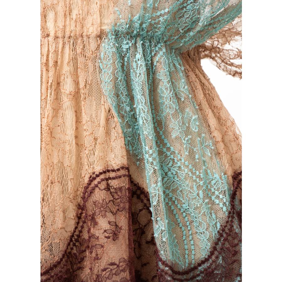 Robe longue en dentelle beige et marron