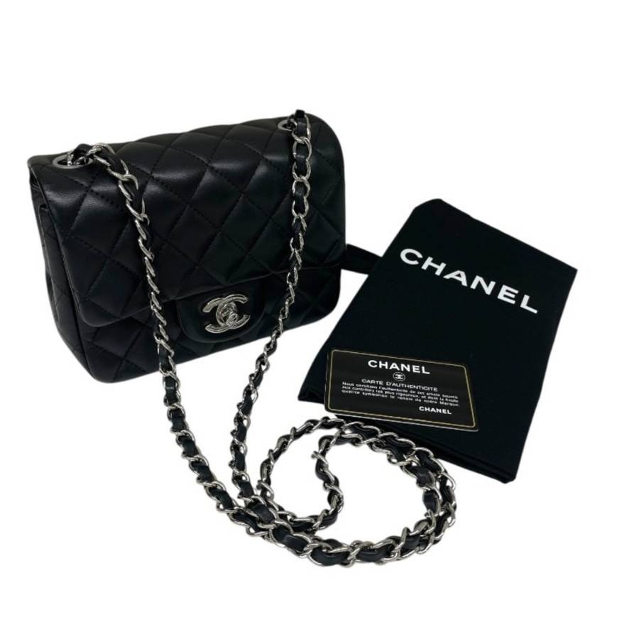 Timeless Mini Flap aus schwarzem Leder