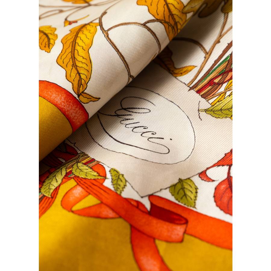 Carré en twill de soie jaune