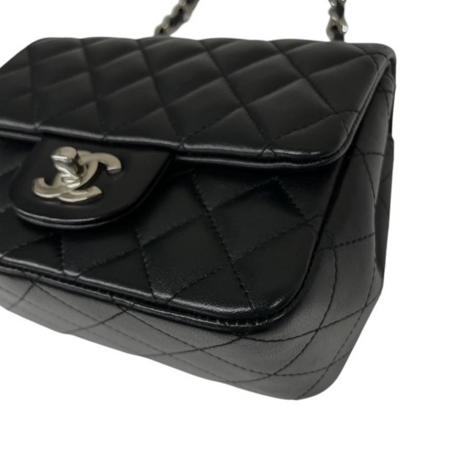 Timeless Mini Flap aus schwarzem Leder