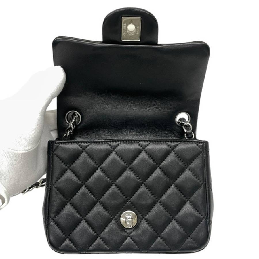 Timeless Mini Flap aus schwarzem Leder