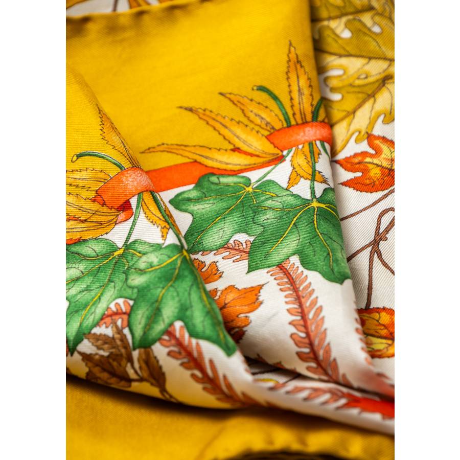 Carré en twill de soie jaune