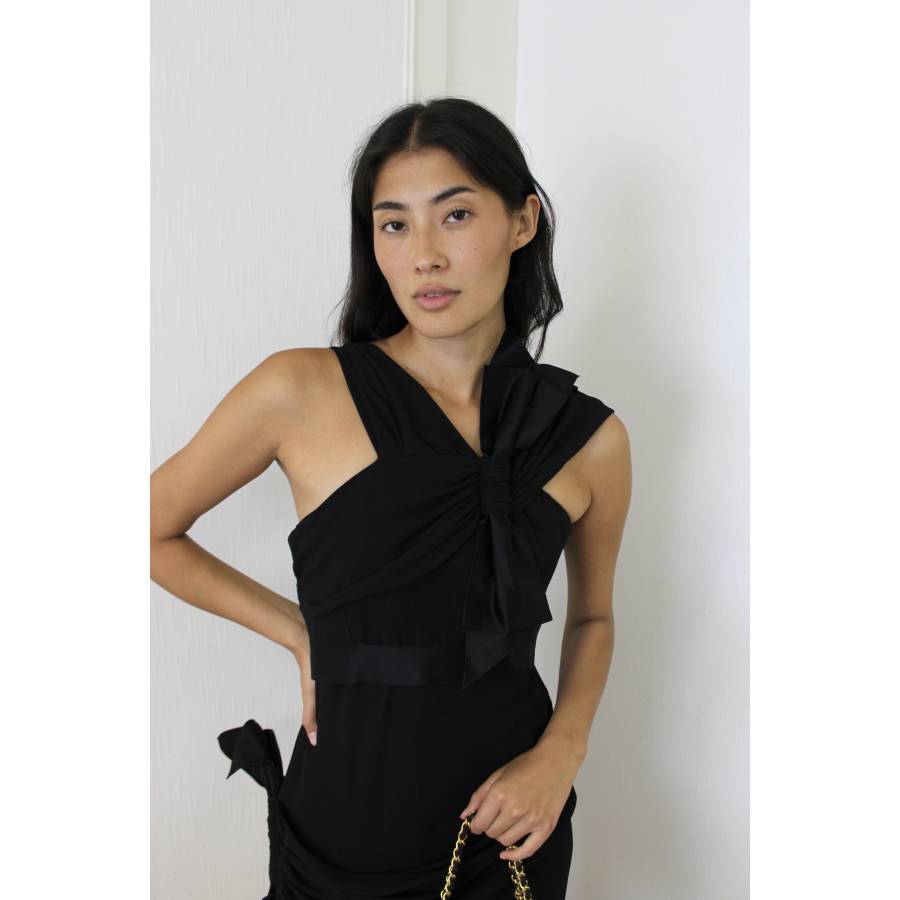 Robe noire en soie avec noeud