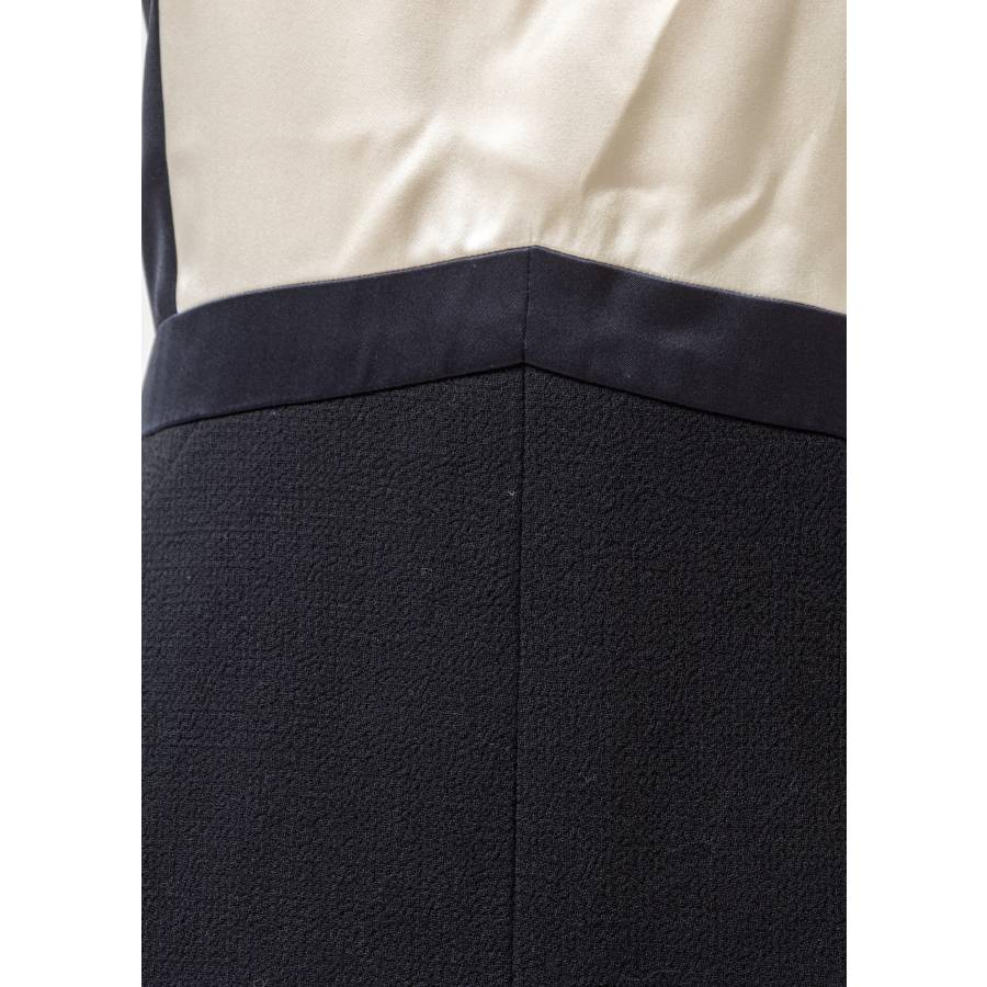 Robe en laine noire et soie bicolore