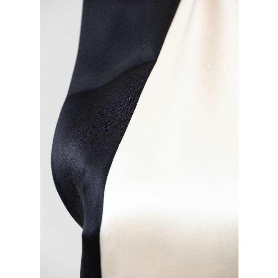 Robe en laine noire et soie bicolore