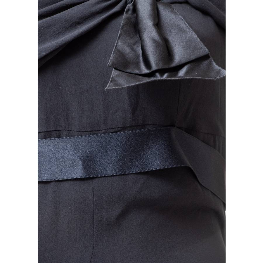 Robe noire en soie