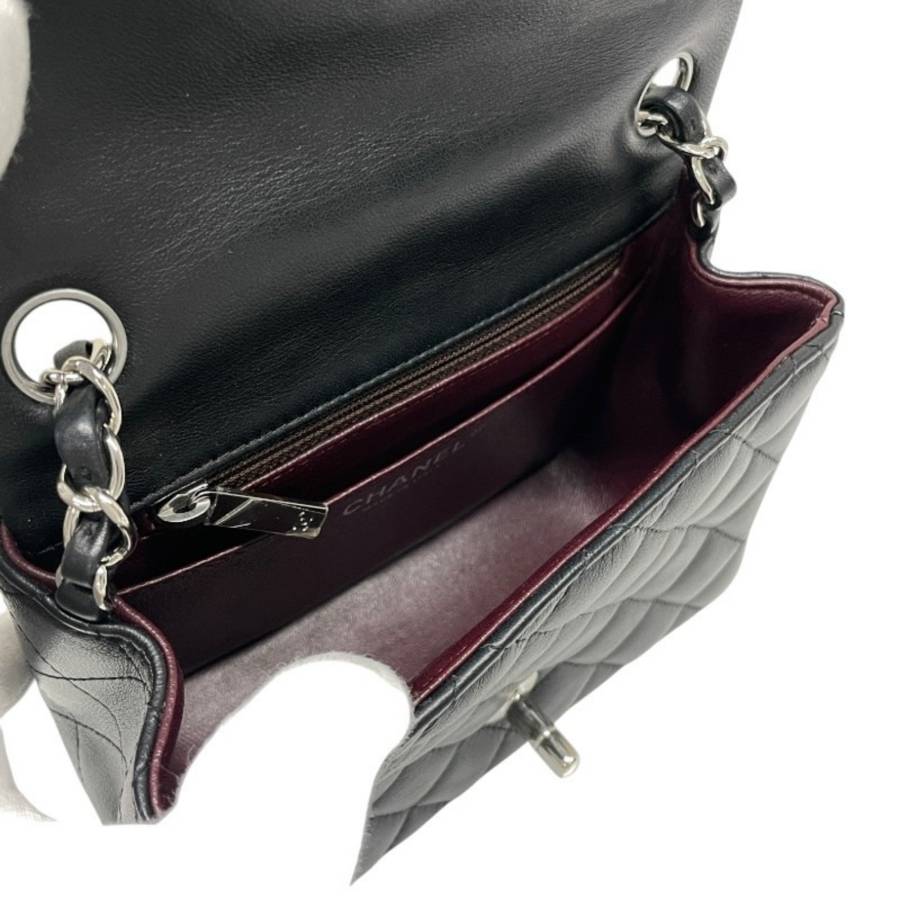 Timeless Mini Flap aus schwarzem Leder