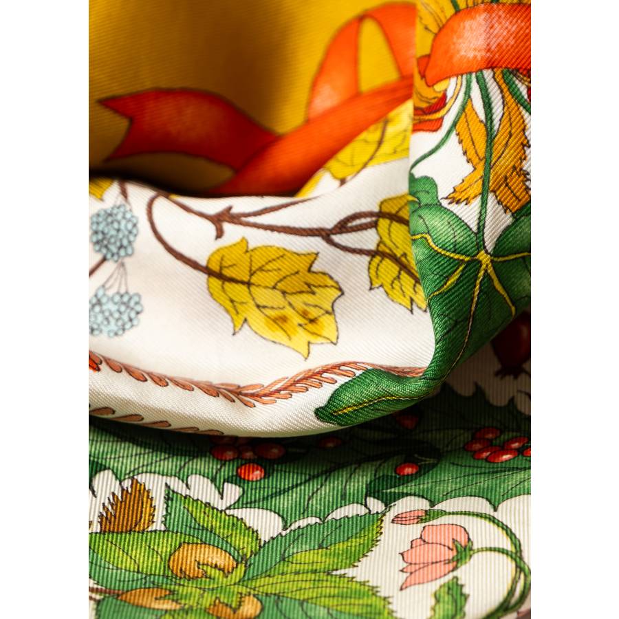 Carré en twill de soie jaune