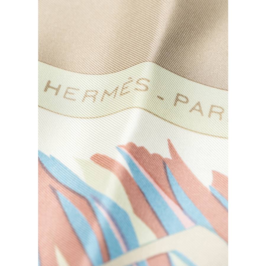 Carré 90 Cols Verts en soie