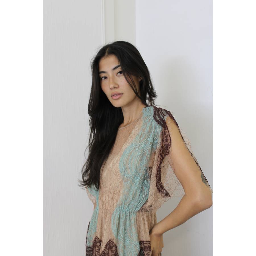 Robe longue en dentelle beige et marron