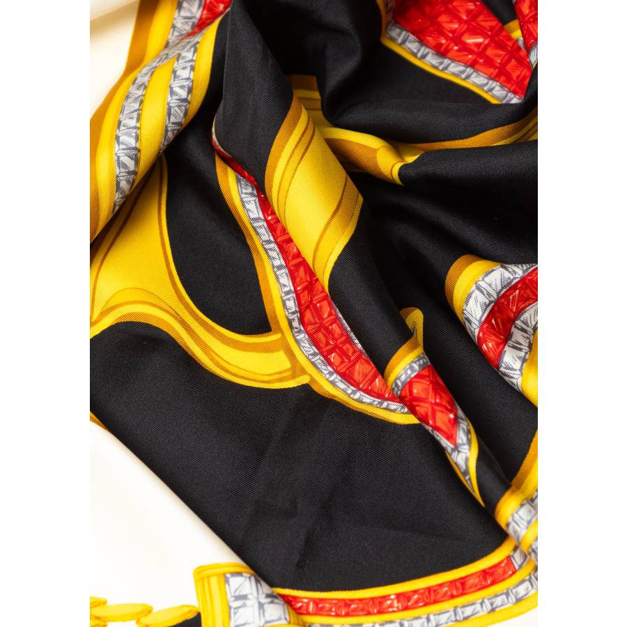 Carré en soie rouge, blanc et noir