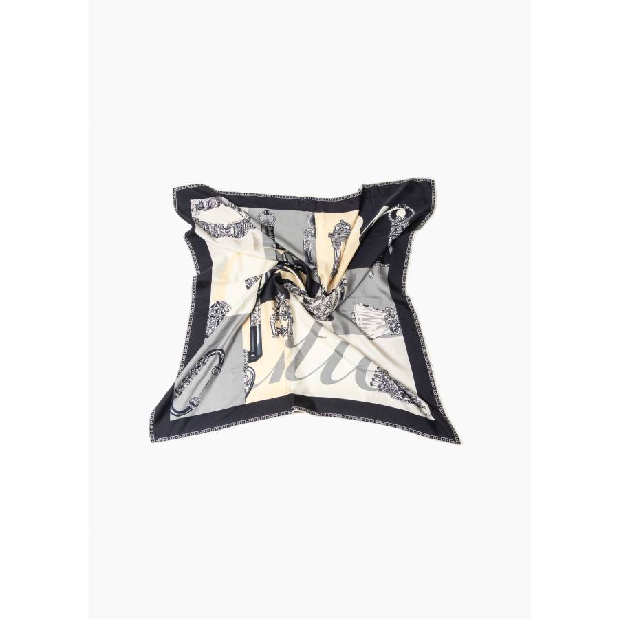 Carré de soie motif de bijoux de haute joaillerie