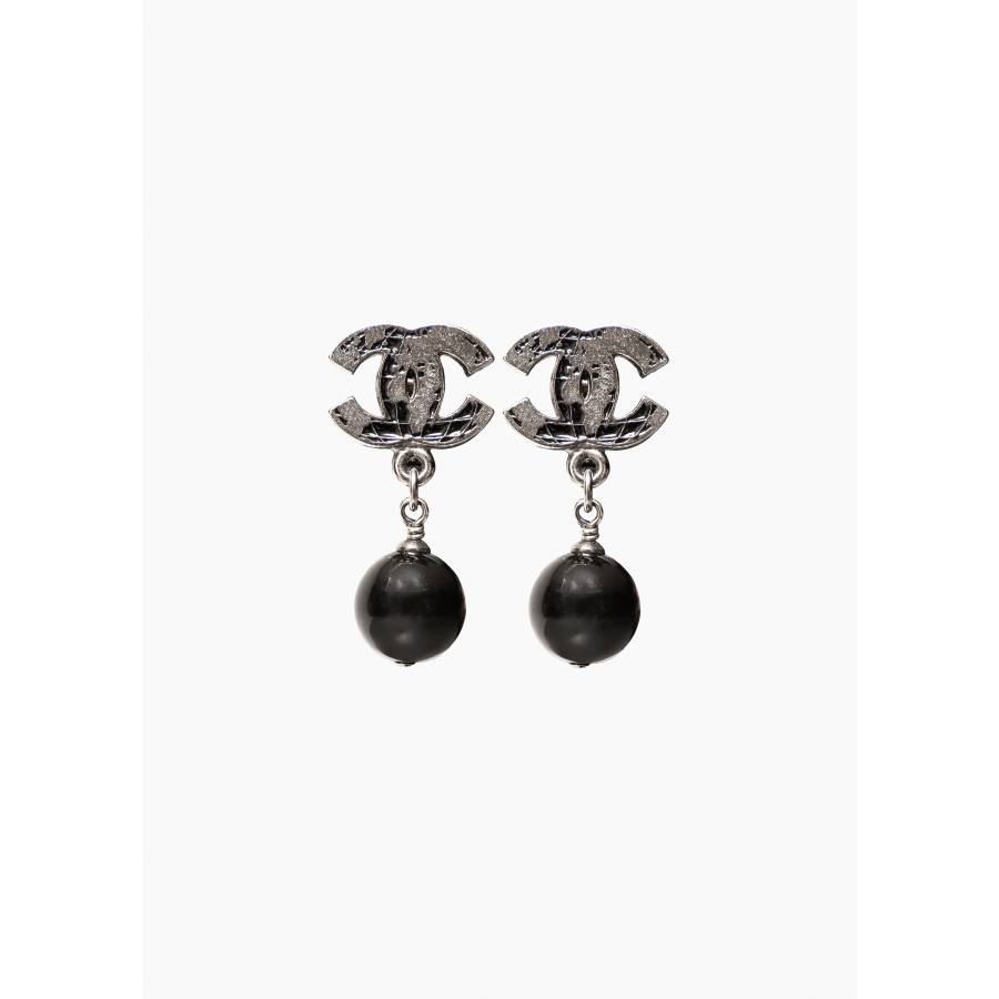 Boucles d’oreilles pendantes CC à perles