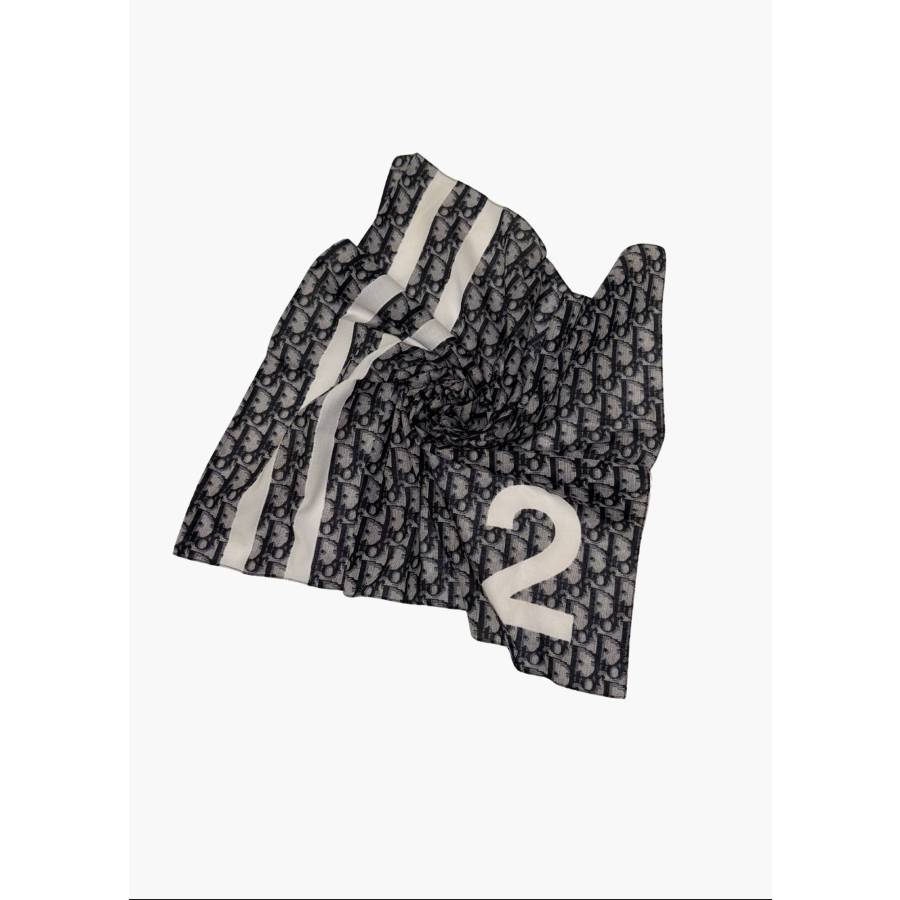 Carré oblique bleu marine et blanc