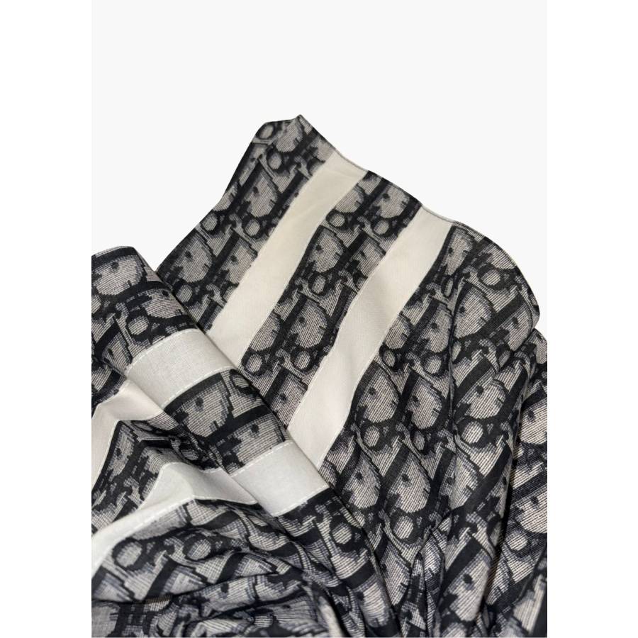 Carré oblique bleu marine et blanc